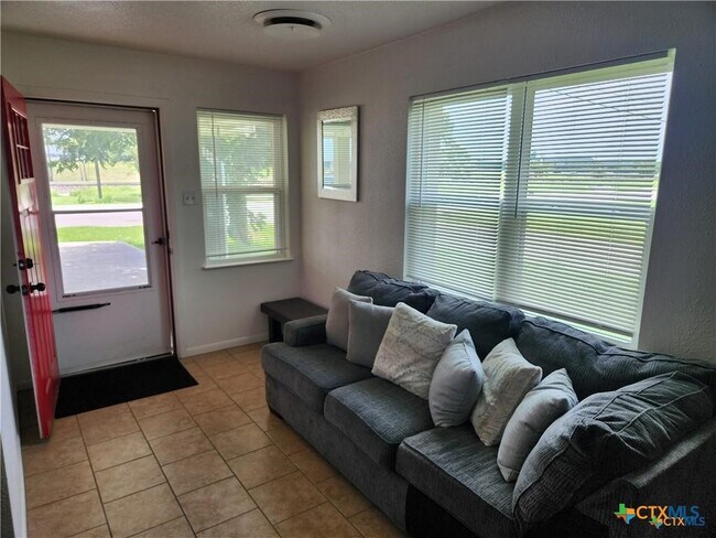 Foto del edificio - 106 W Avenue G