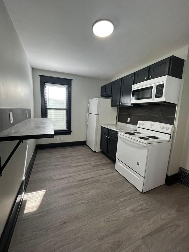 Building Photo - Beautifully updated 1 bedroom, 1 bathroom ...
