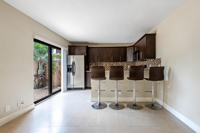 Foto del edificio - 2471 Waterside Dr