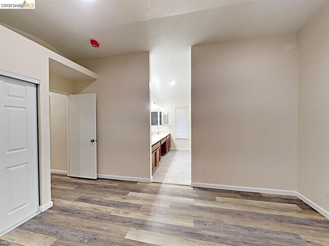 Foto del edificio - 1740 Gateway Dr