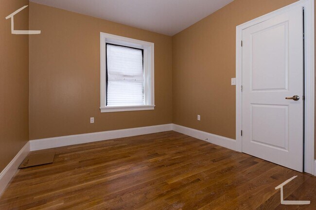 Foto del edificio - Top-notch and unique Brookline apart____...