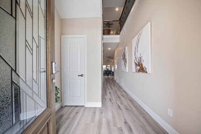 Building Photo - 2015 Olivos St