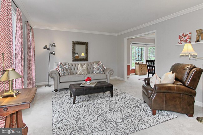Building Photo - 6111 Fox Run