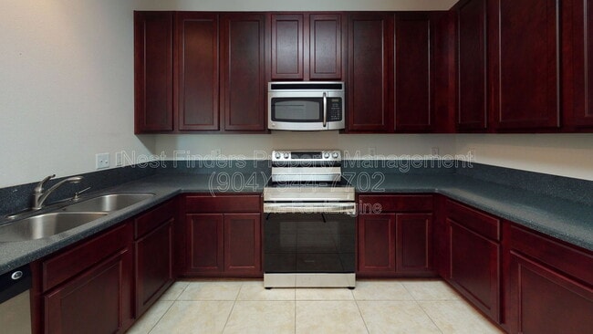 Building Photo - 8201 Green Parrot Rd