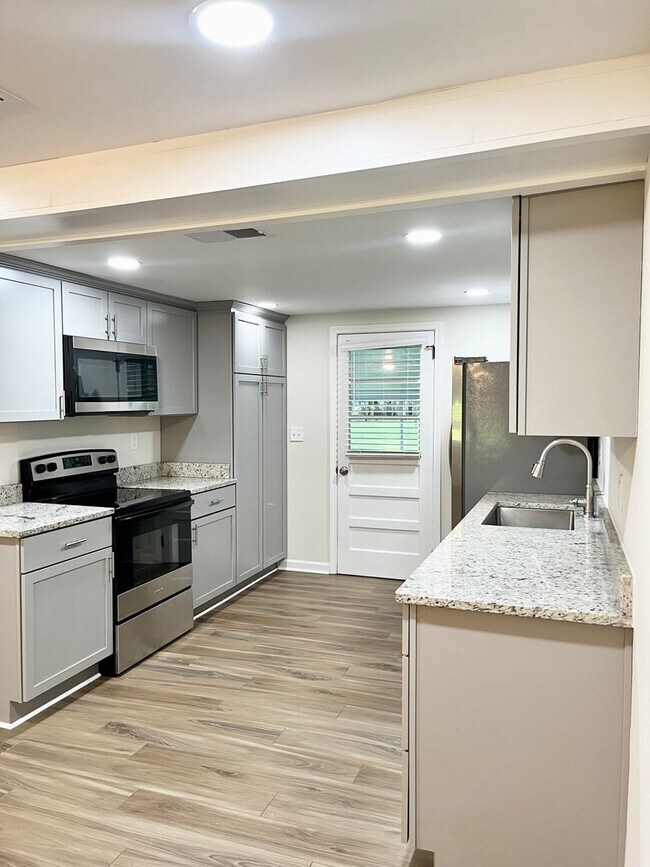 Building Photo - 4 bed 2 bath Effingham Home