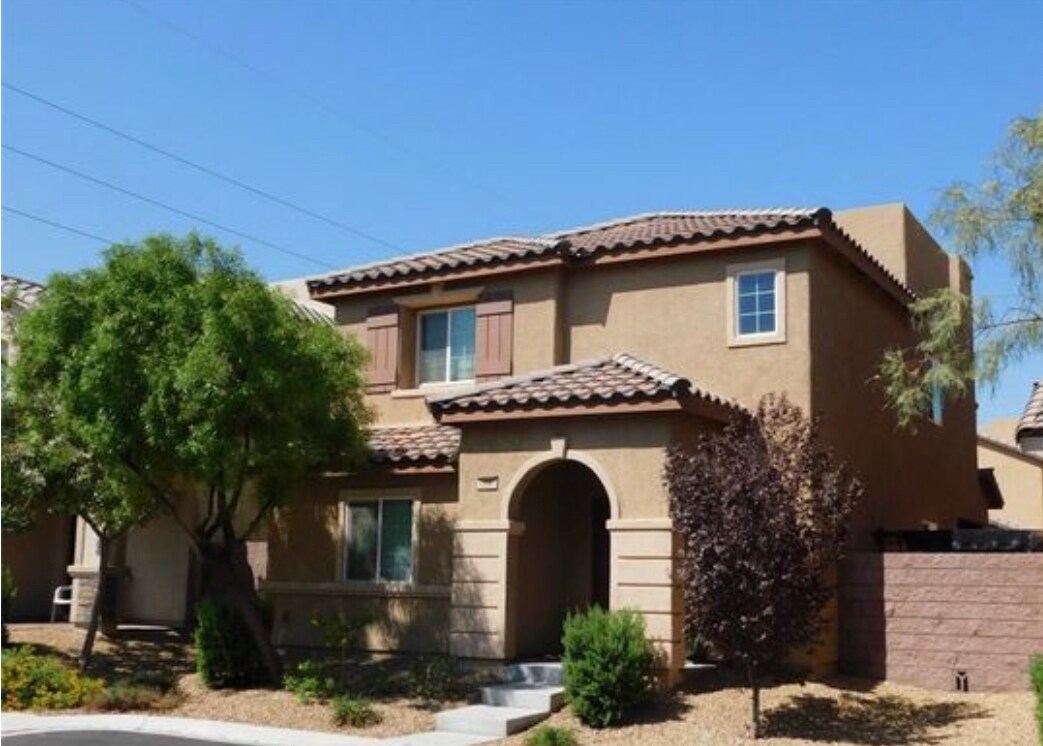 Primary Photo - 10087 Emerald Edgewater Ct