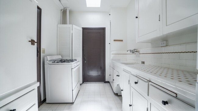 Building Photo - Balboa/North Park Large Studio w/ A/C and ...