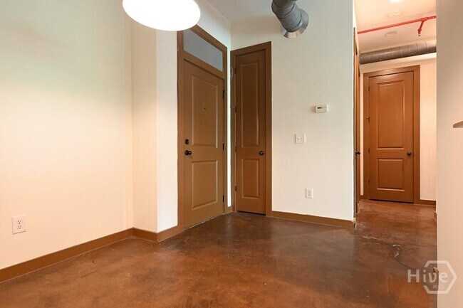 Building Photo - 250 Martha Dr