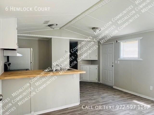 Building Photo - 6 Hemlock Ct