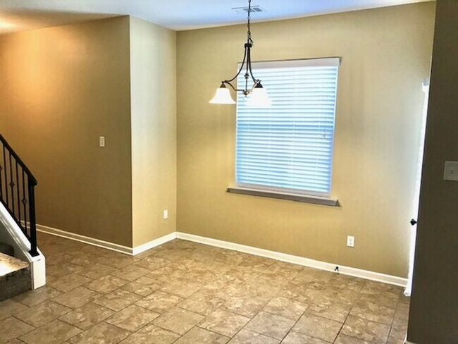 Foto del edificio - Now Leasing a Spacious 4 Bedroom 2 Bath Ho...