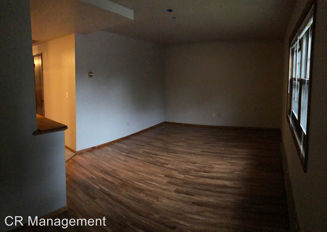 Building Photo - 701 N Rouse Ave