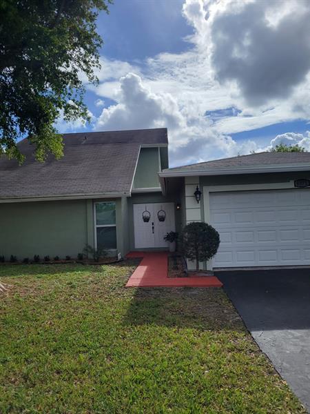 Foto principal - 9371 NW 33rd Pl