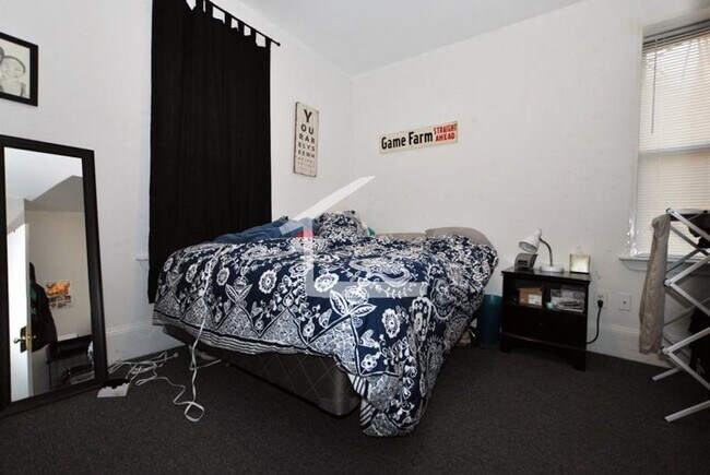 Foto del edificio - 4BR 2Bth unit. Great location! On T, walk to supermarket, restaurants.