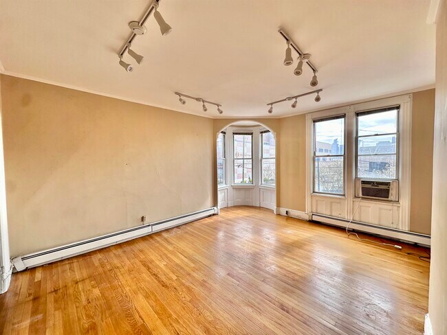 Building Photo - 1421 New York Ave