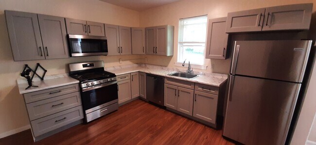 Building Photo - 409 S Aurora St