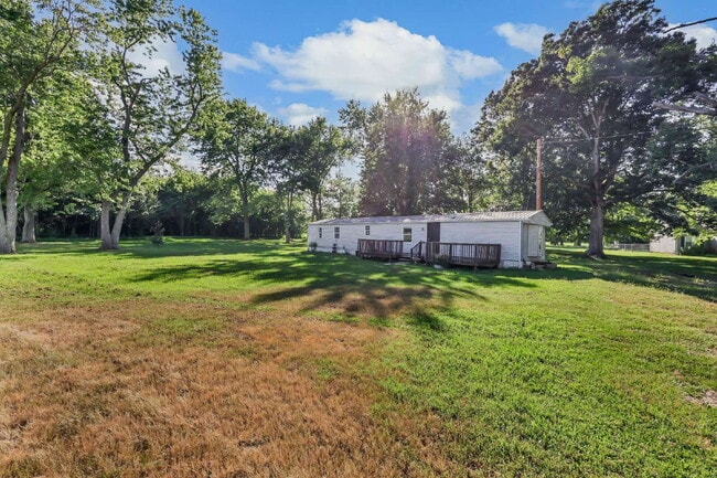 Building Photo - Cozy 3-bed 2-bath in a quiet spot.