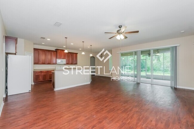 Foto del edificio - Spacious 5 bedroom home in Riverview!