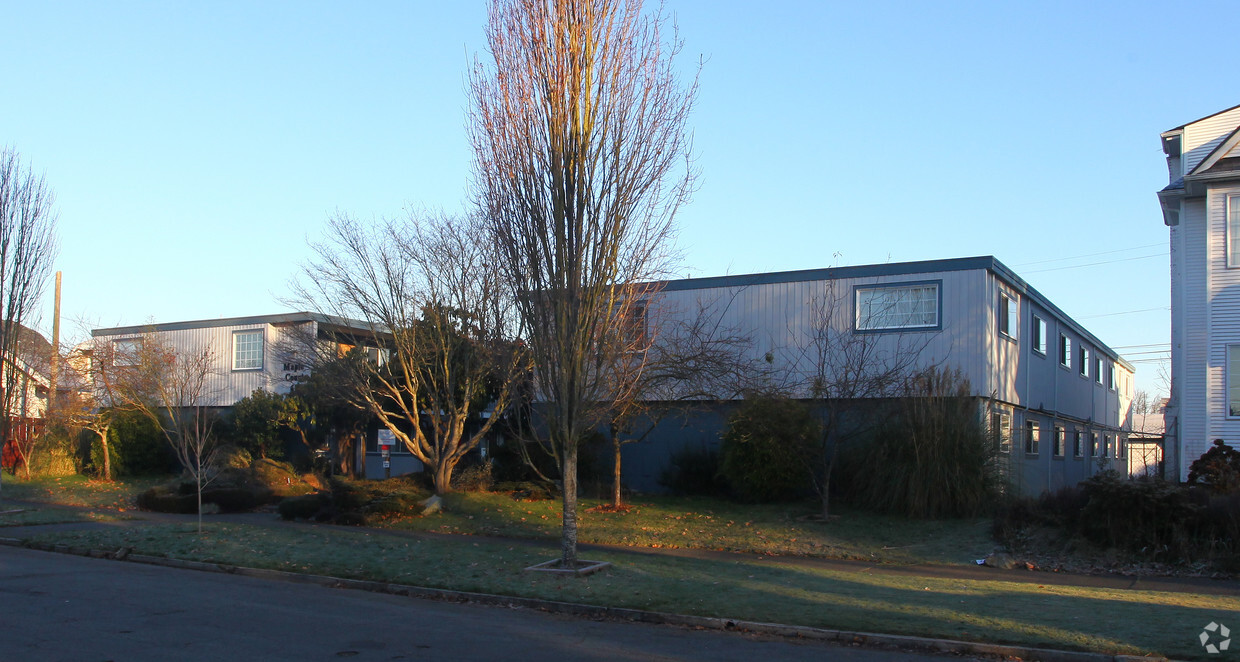 Building Photo - Maple Court Apartments