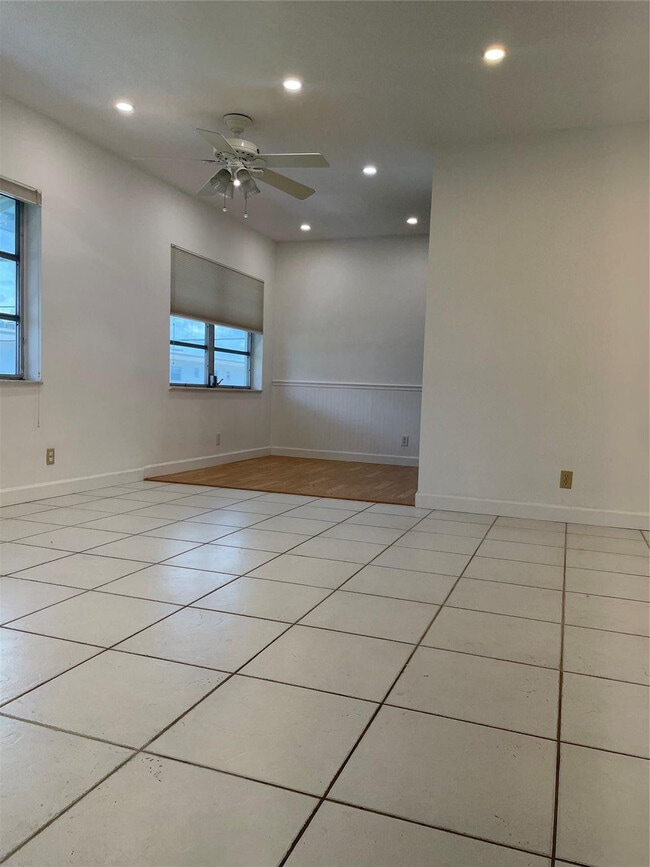 Building Photo - 1300 N 17th Ave
