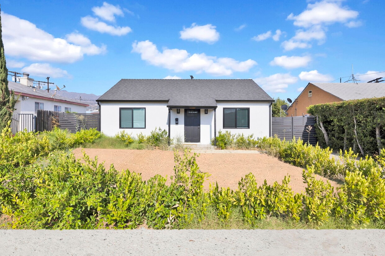 Foto principal - 2206 N Brighton St