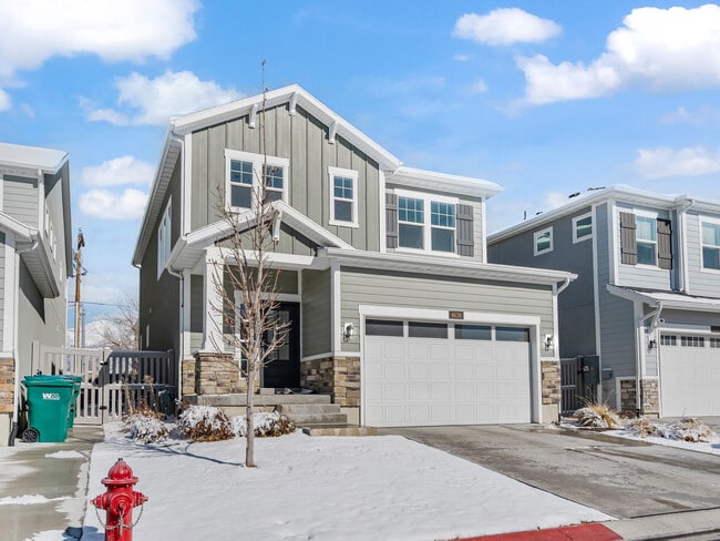 Building Photo - 4638 Tulip Ln