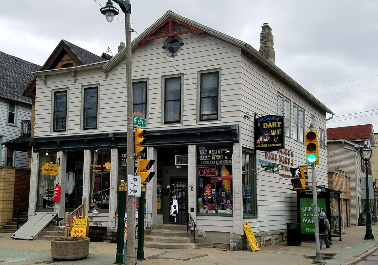 Foto principal - 1035 E Brady St
