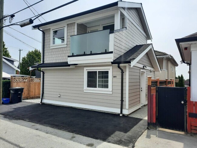 Photo du bâtiment - 381 57th Av E