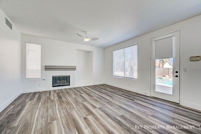 Foto del edificio - 242 Farlin Cir