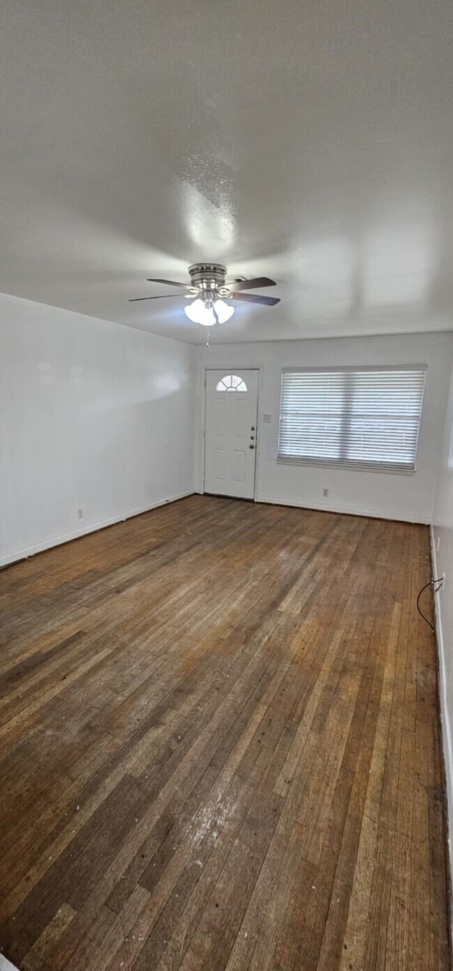 Foto del edificio - 9721 Foredale St