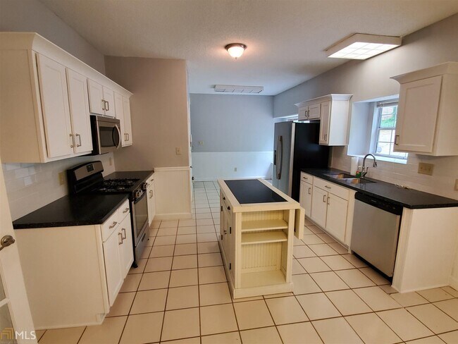 Building Photo - 2735 Trotters Pointe Dr