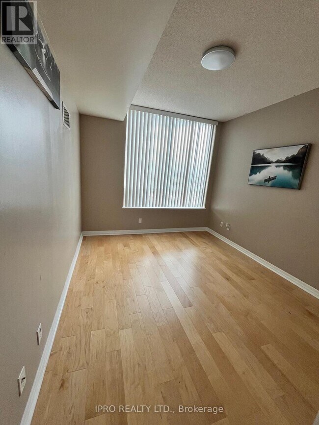 Photo du bâtiment - 1359-1359 Rathburn Rd E
