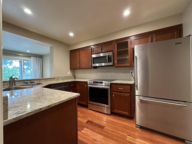 Foto del edificio - 230 Flynn Ave