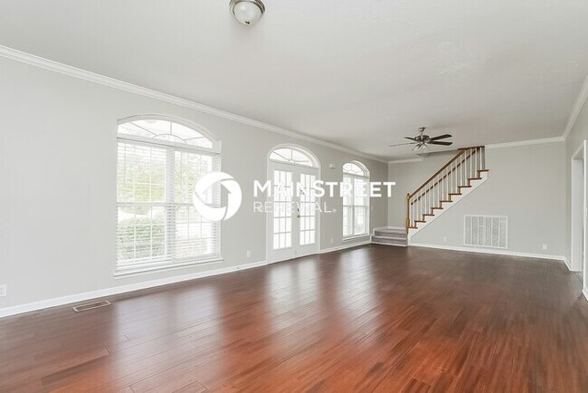 Building Photo - 4 Bedroom Pet-Friendly Home in Hermitage, TN with Main Street Renewal