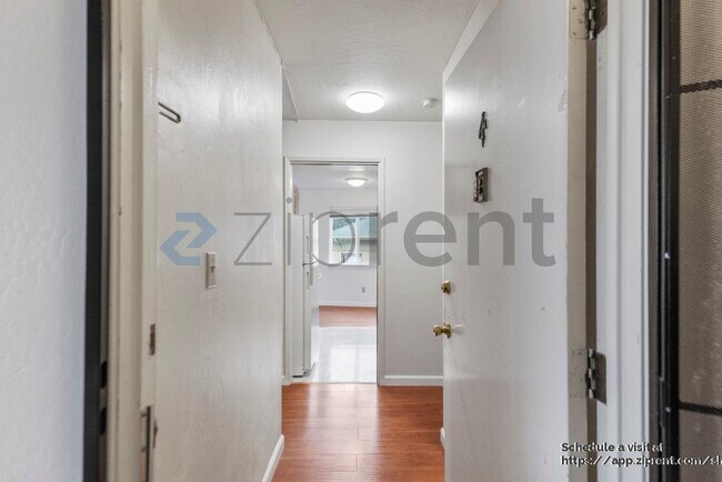 Foto del edificio - 321 Athol Ave