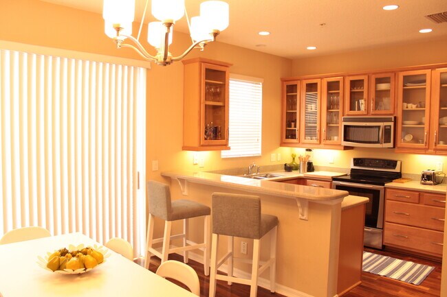 Foto del edificio - 3/2.5 Townhouse with Garage and Waterview in Tuscany Place of Millenia