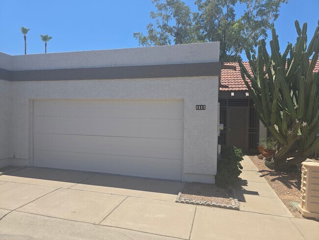 Building Photo - great single level condo 2bd 2 bath condo ...