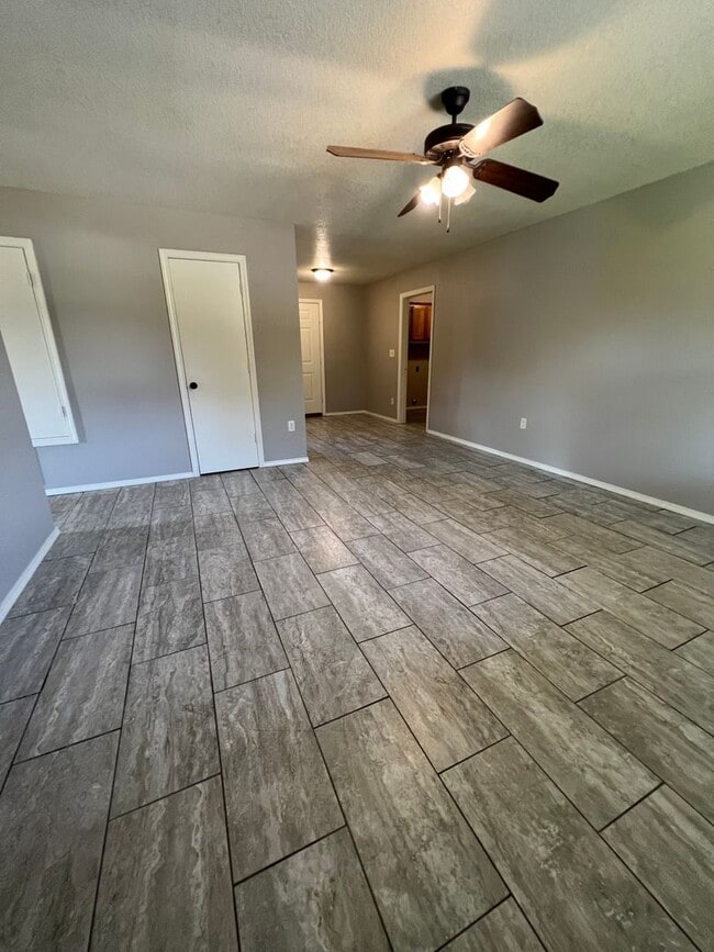 Building Photo - 3 Bed 1.5 Bath House, 1 Car Carport, Yard Care Included.