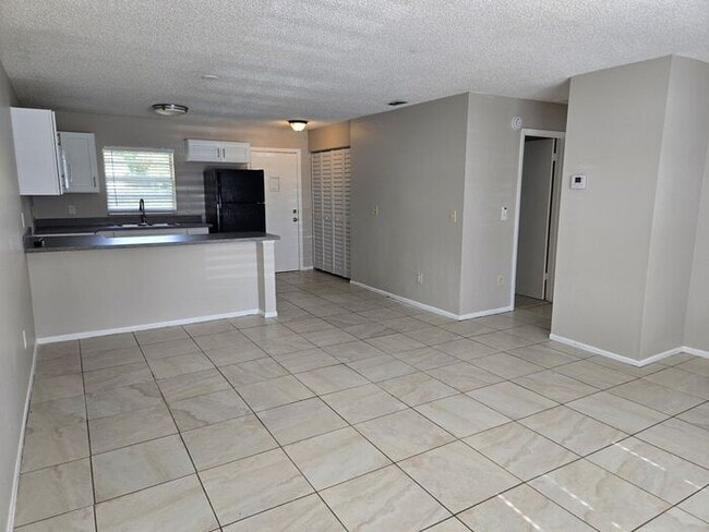 Building Photo - Cozy 2 bedroom/1 bath Duplex