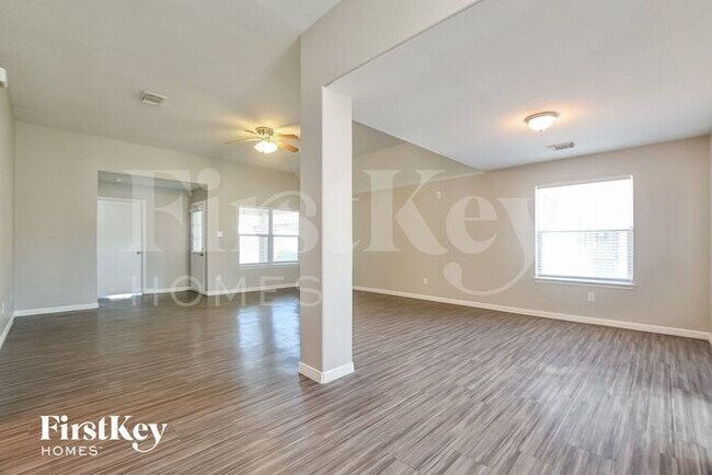 Foto del edificio - 4027 Cary Creek Dr