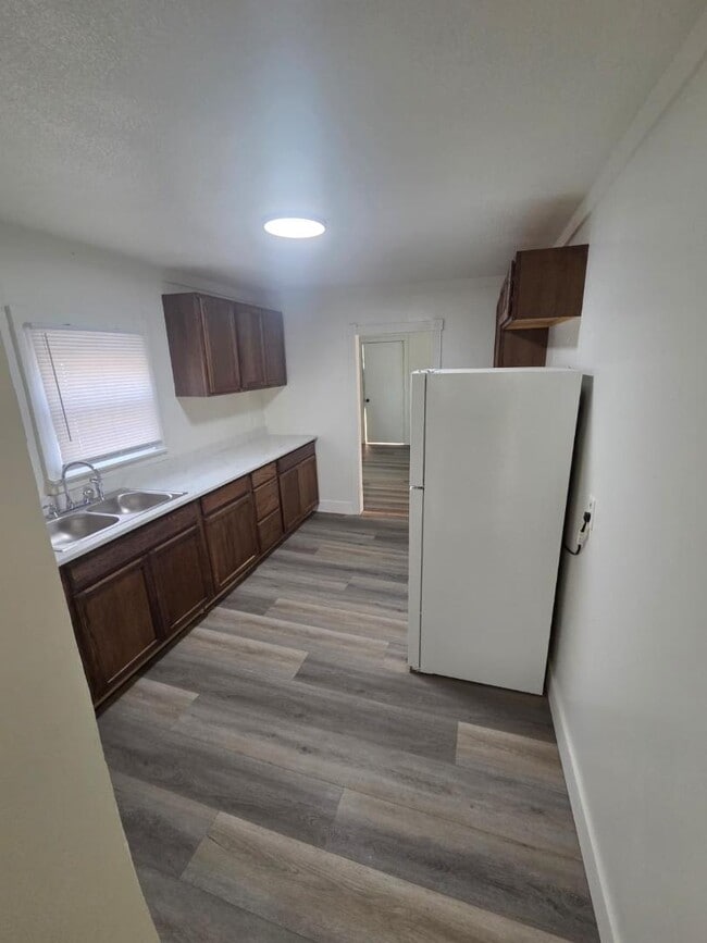 Building Photo - 616 10th St