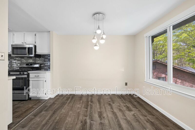 Foto del edificio - 104 Birchwood Rd