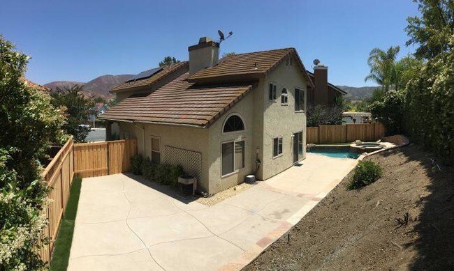 Building Photo - 3 bedroom in Calabasas CA 91301