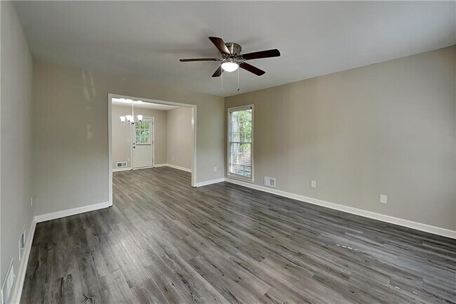 Foto del edificio - 3859 W Clinton Ct NE