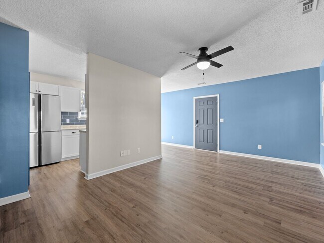 Building Photo - Welcome to Crown Point!