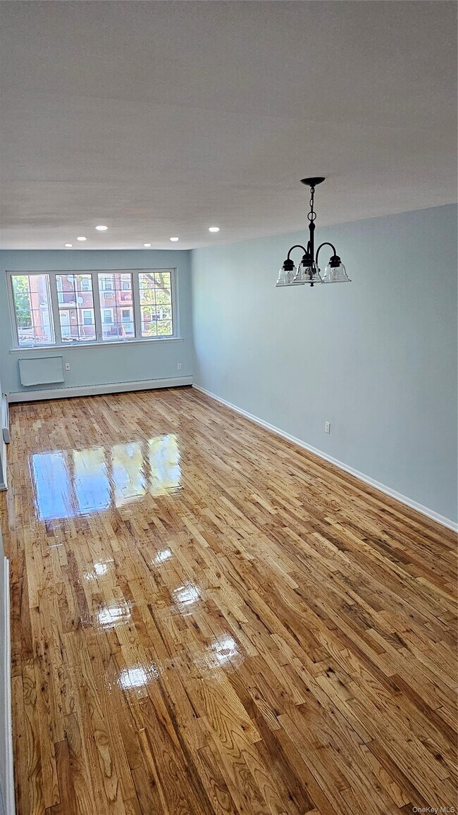 Building Photo - 1018 E 85th St