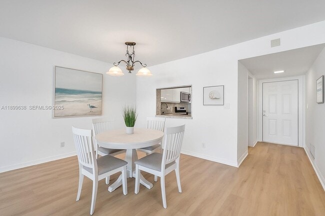 Building Photo - 3111 NE 51st St