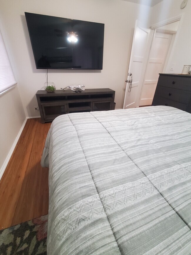 Photo - 1609 Ponty St House