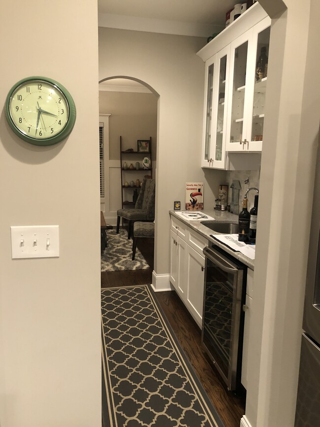 Building Photo - 1011 Everett Pl