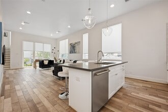 Building Photo - 5914 Val Verde St