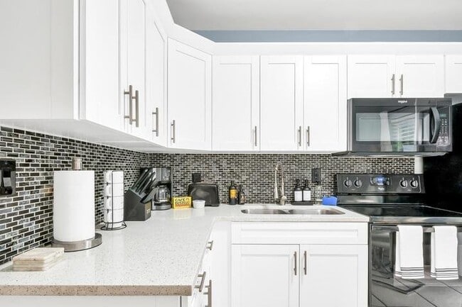 Photo - 3331 Lake Ave House